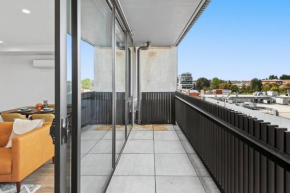 Modern Apartment on Burgundy precinct & Parklands